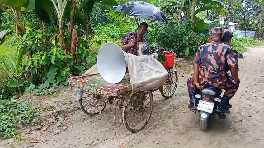 পুশ ইন ও চোরাচালান রোধে কুষ্টিয়া-মেহেরপুর সীমান্তে বিজিবির জনসচেতনতামূলক কার্যক্রম, তথ্য দিলে পুরস্কার