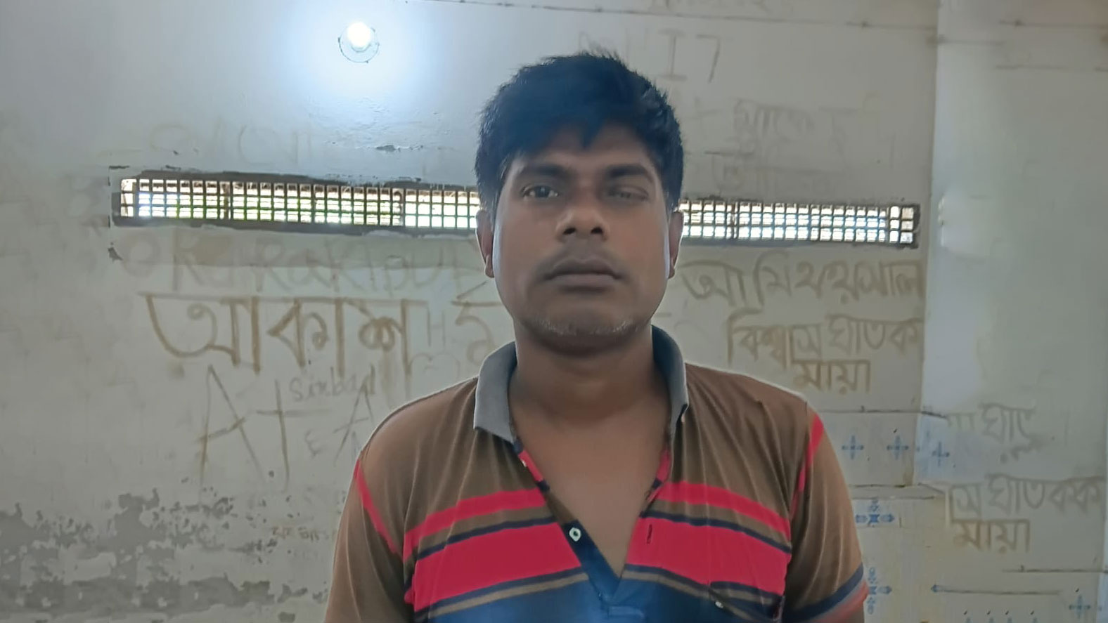 দৌলতপুরে পীরের কবর খুঁড়ে দেহাবশেষ সরানোর ঘটনায় ভক্ত গ্রেপ্তার