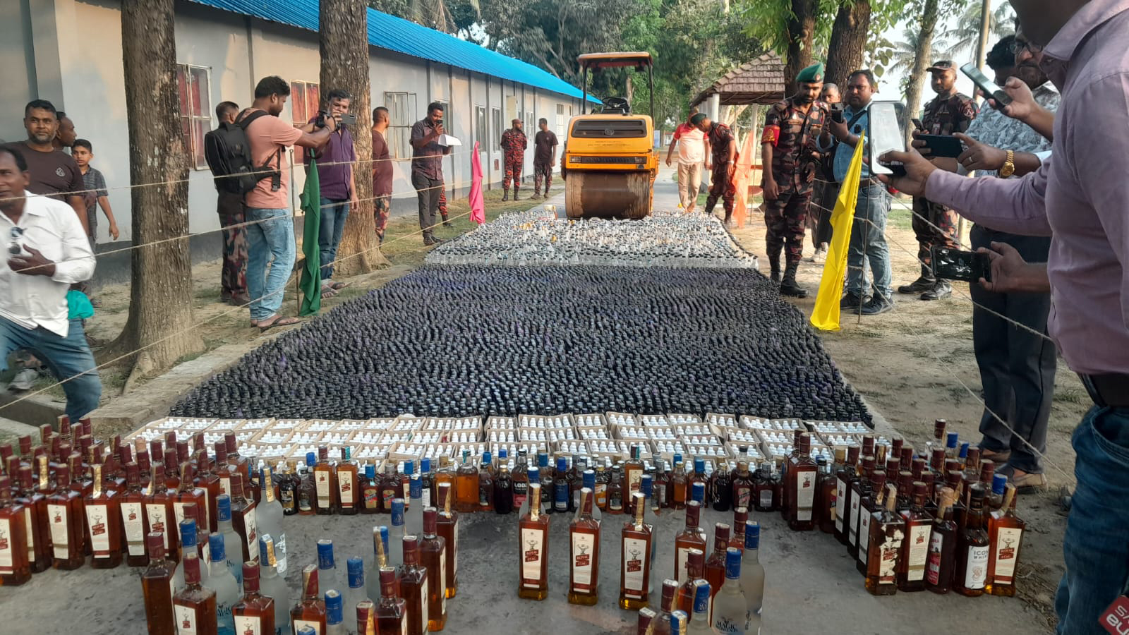 হোম ডেলিভারিতে পৌঁছাচ্ছে মাদক, সীমান্তজুড়ে সক্রিয় সিন্ডিকেট