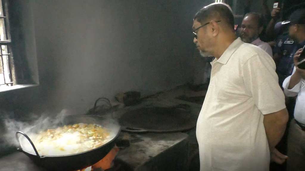 মন্ত্রী আসার খবরে যেভাবে দুই ঘণ্টায় বদলে গেল কুষ্টিয়া জেনারেল হাসপাতালের চিত্র