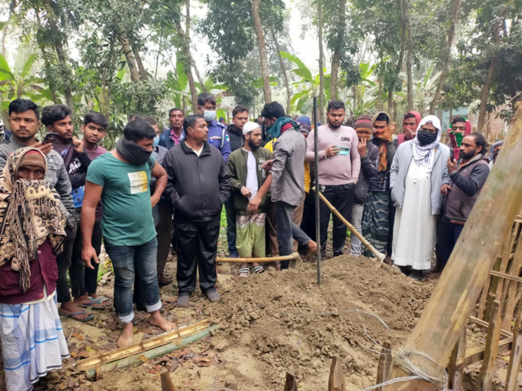 জিজ্ঞাসাবাদে হত্যার দায় স্বীকার, ৩৮ দিন পর কবর থেকে লাশ উত্তোলন