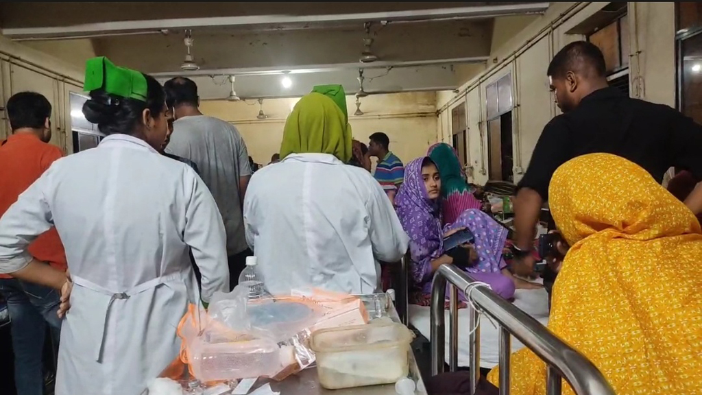 স্ত্রী ও দুই সন্তানকে ছুরিকাঘাত করে আত্মহত্যার চেষ্টা, হাসপাতালে স্ত্রীর মৃত্যু