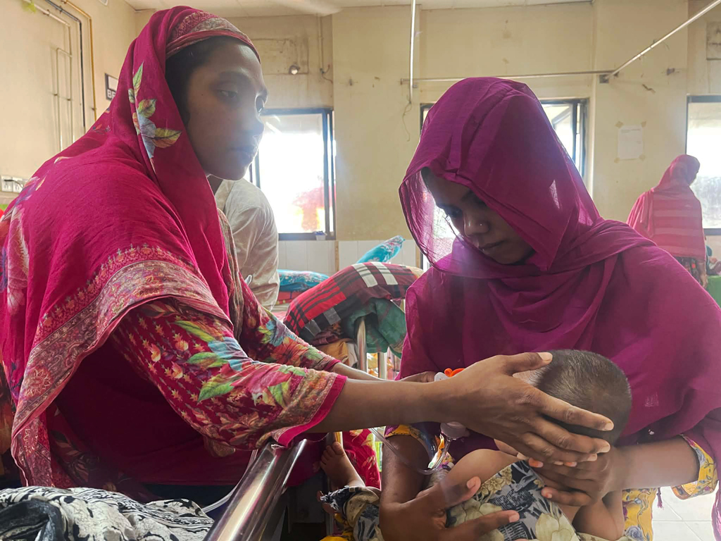 কুষ্টিয়ায় হামের উপসর্গ নিয়ে ২৪ ঘণ্টায় ভর্তি ৯০ শিশু, হাসপাতালে মিলছে না ওষুধ-সিরিঞ্জ