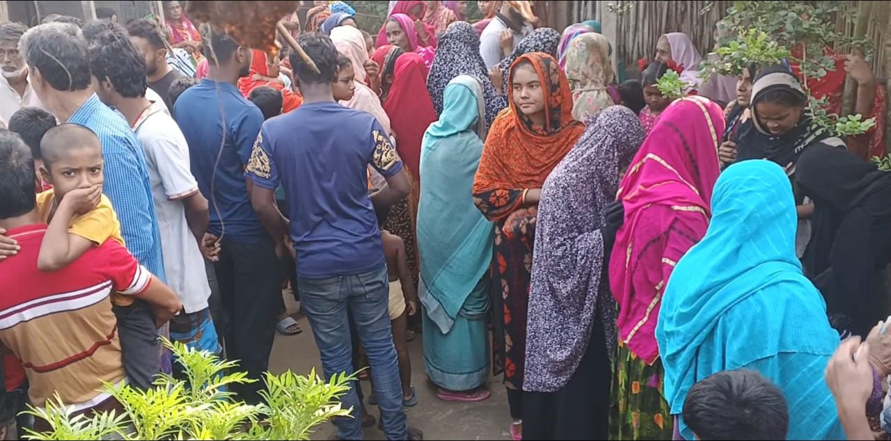 কুষ্টিয়ায় নিজ বাড়ির বারান্দায় ভ্যানচালক খুন, পূর্বশত্রুতার অভিযোগ