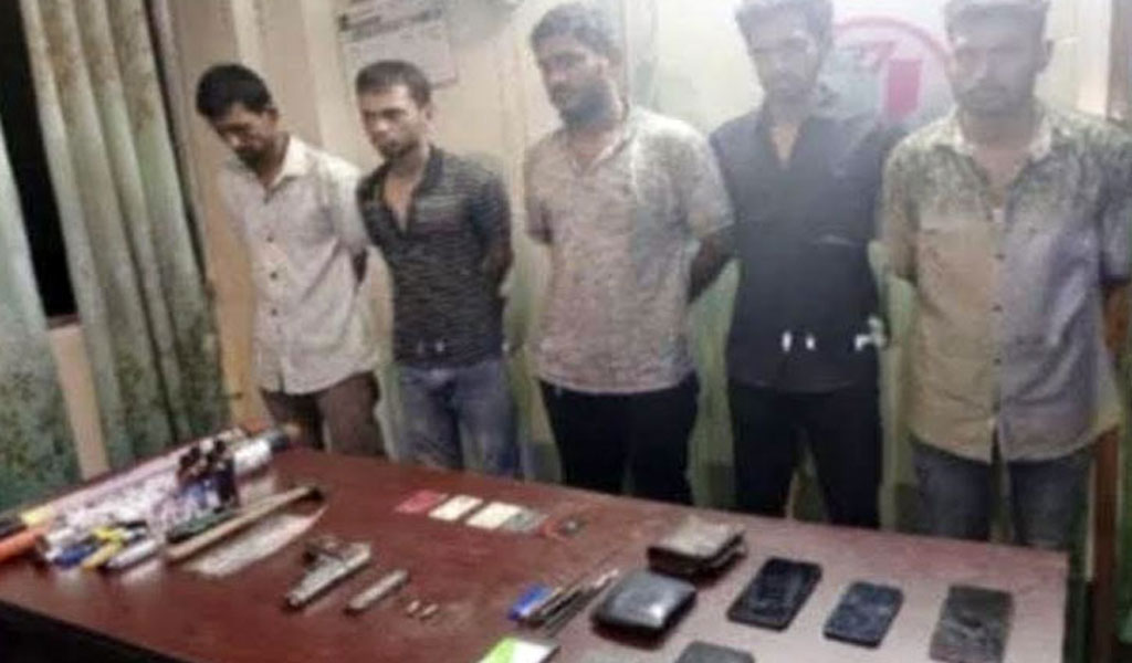 কুষ্টিয়ায় অস্ত্র, গুলি, মাদকসহ আটক ৫