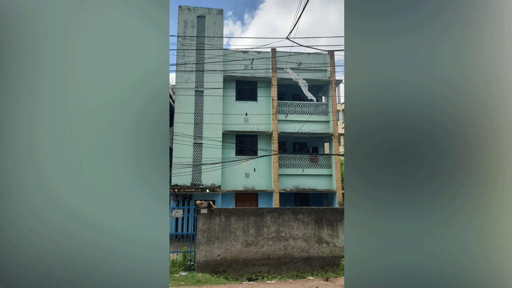 সুব্রত বাইন দেড় মাস আগে কুষ্টিয়ায় বাসা ভাড়া নেন, খুলতেন না দরজা–জানালা