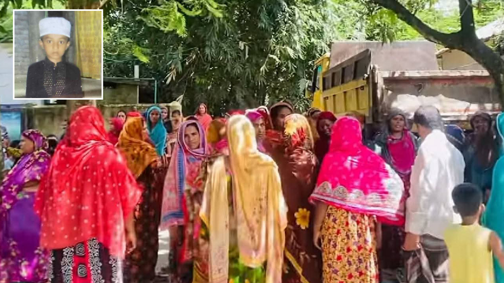 স্কুলমাঠে খেলার সময় ডাম্প ট্রাকচাপায় প্রাণ গেল শিক্ষার্থীর