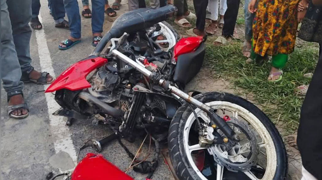 বন্ধুদের সঙ্গে মোটরসাইকেলের রেস, উল্টে গিয়ে ২ যুবক নিহত