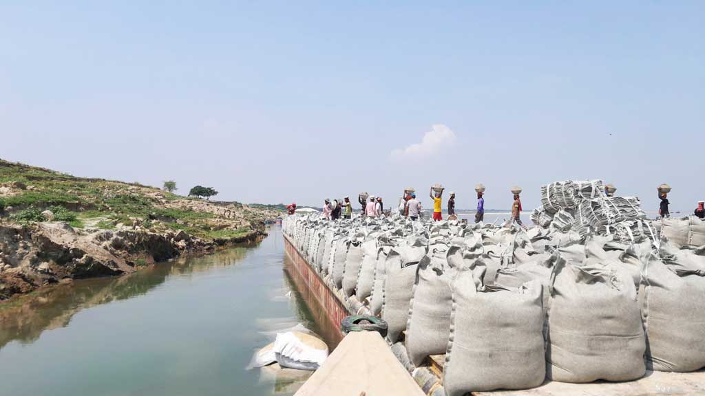 কুষ্টিয়ায় আগ্রাসী রূপে পদ্মা, ৪ কিমি এলাকাজুড়ে ভাঙন