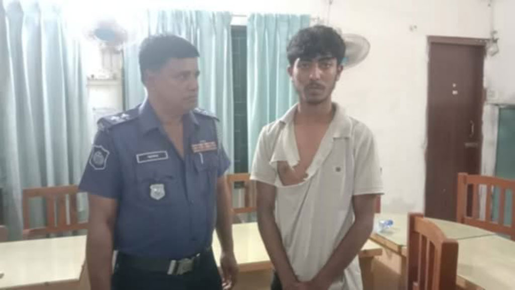 ফেসবুকে ভাইরাল ফুটেজ দেখে উত্ত্যক্তকারীকে ধরল পুলিশ