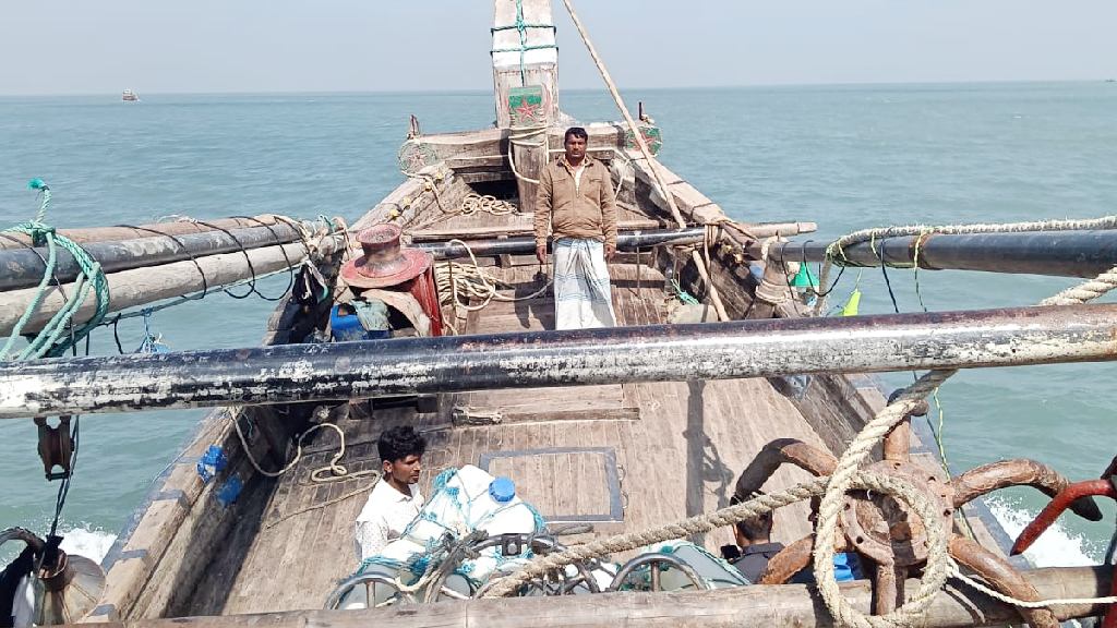 কক্সবাজারে গভীর সমুদ্র থেকে ২৮ জেলেকে ধরে নিয়ে গেছে ভারতীয় কোস্ট গার্ড