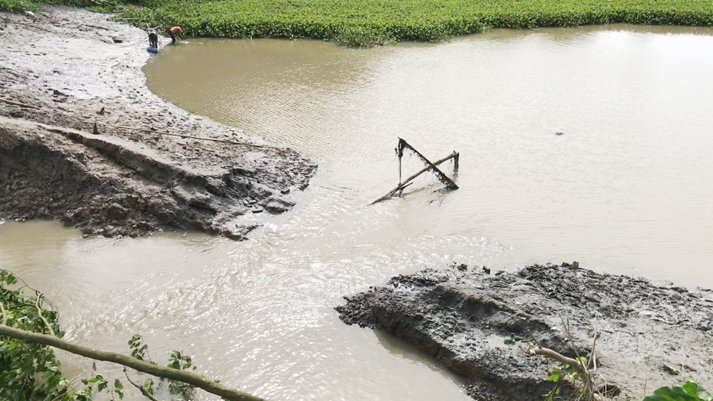 শেরপুরে কাটাখালী বন্যা নিয়ন্ত্রণ বাঁধ ধসে হুমকির মুখে ১০ গ্রাম, প্রকল্প বাস্তবায়নে অনিয়মের অভিযোগ