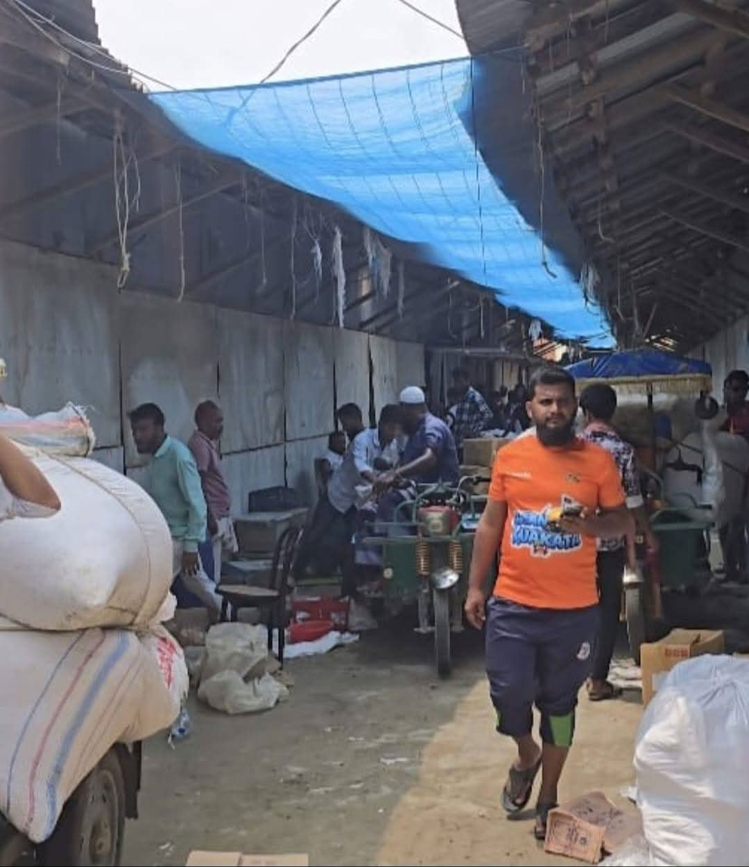 কুয়াকাটায় ২০ দোকানে তালা, ব্যবসায়ীদের অভিযোগ বিএনপি নেতা-কর্মীদের বিরুদ্ধে