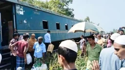 কুমিল্লায় কর্ণফুলী এক্সপ্রেসের তিন বগি লাইনচ্যুত, আপলাইনে ট্রেন চলাচল বন্ধ