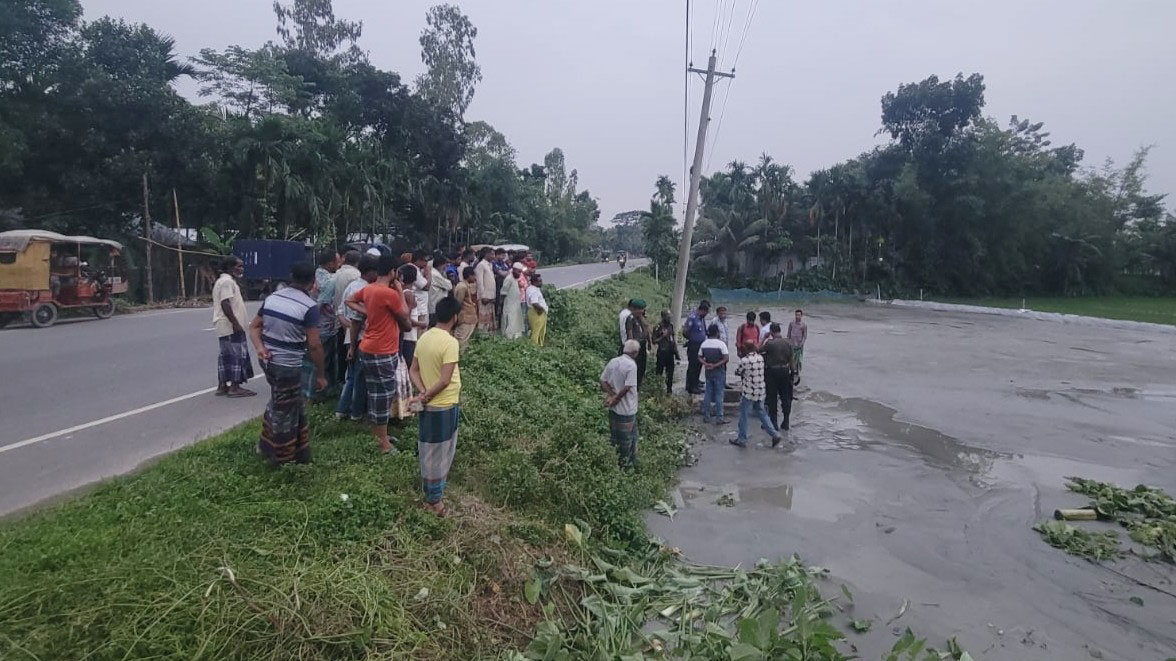 ভূরুঙ্গামারীতে অবৈধভাবে বালু উত্তোলনে ব্যবসায়ীকে ৫০ হাজার টাকা জরিমানা