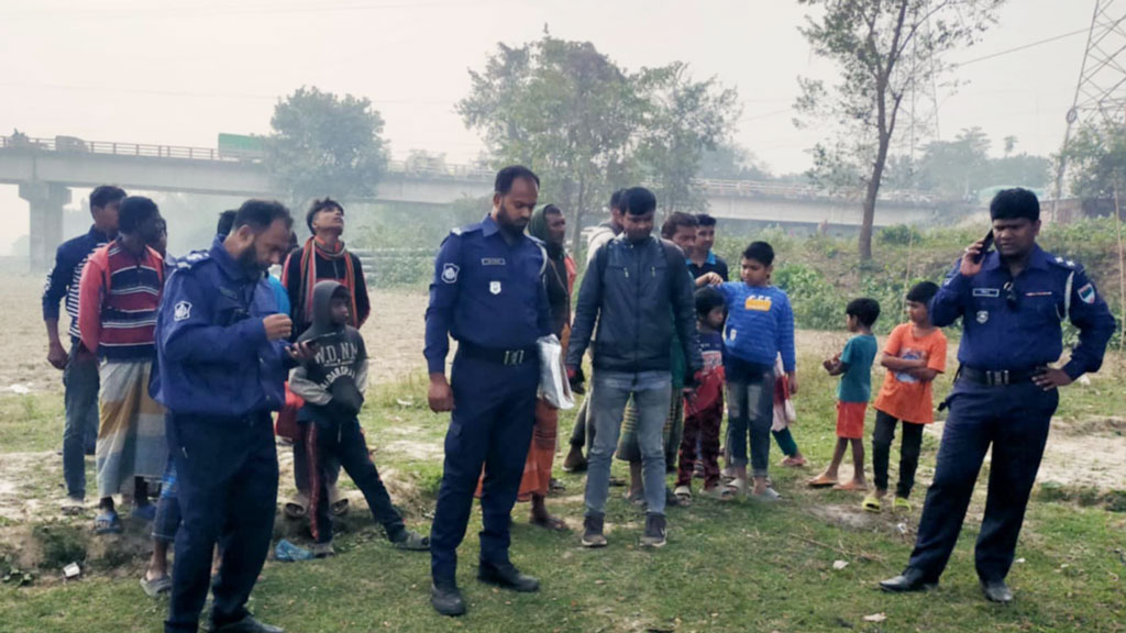 কুষ্টিয়ায় রেলসেতুর নিচে পড়ে ছিল হাত ভাঙা রক্তাক্ত লাশ