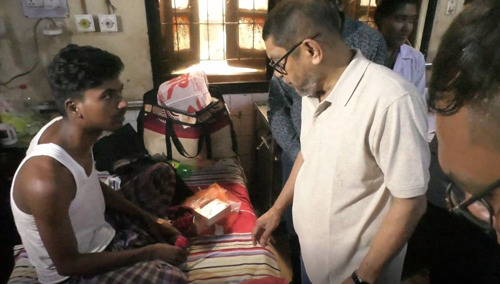 কুষ্টিয়া জেনারেল হাসপাতালে স্বাস্থ্যমন্ত্রীর আকস্মিক পরিদর্শন, বাথরুমের অপরিচ্ছন্নতায় ক্ষোভ