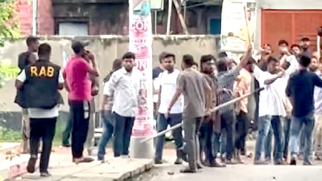 কুষ্টিয়ায় আমির হামজার গাড়িতে হামলার অভিযোগ
