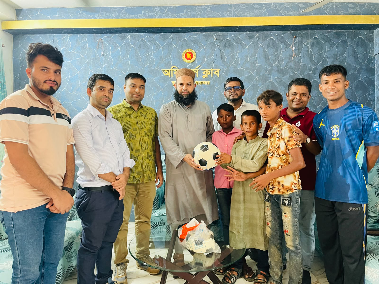 ফুটবল কিনতে হাঁস চুরি করা সেই কিশোরদের পাশে ইউএনও