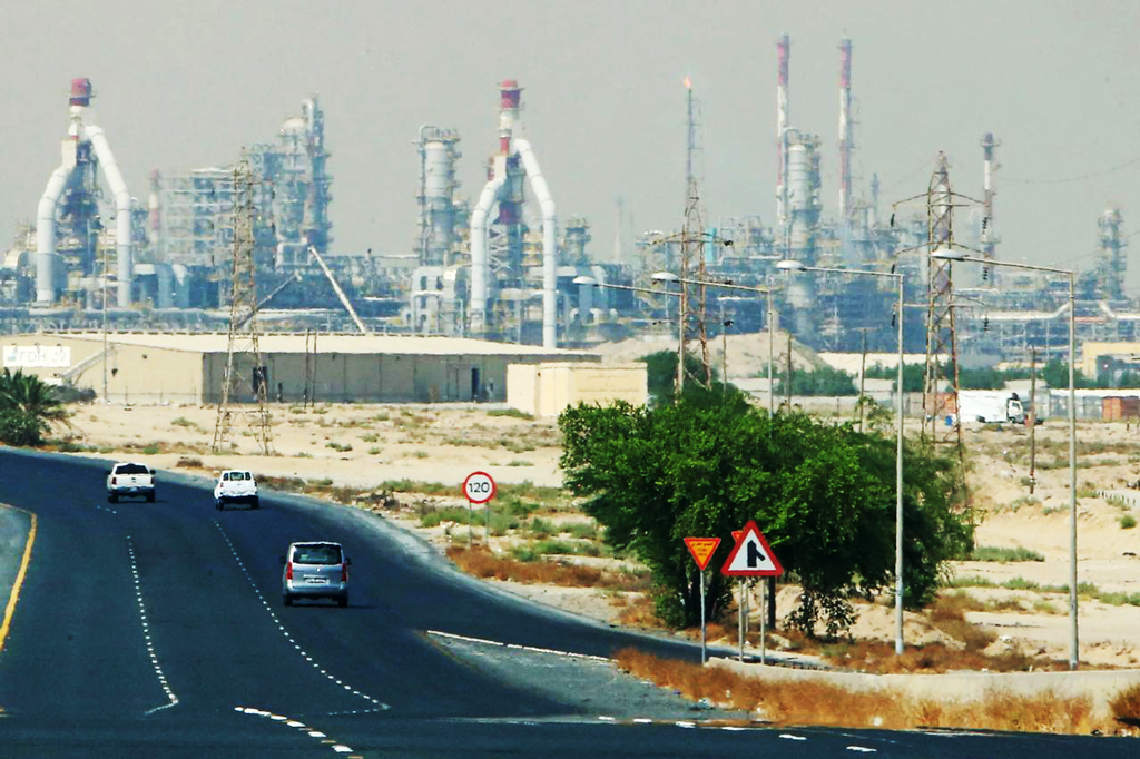 এবার কুয়েতের বৃহত্তম তেল শোধনাগারে ইরানের হামলা