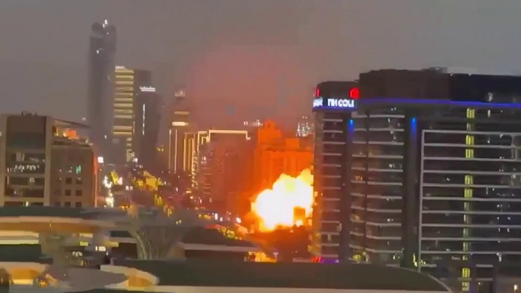 কুয়েতের বিদ্যুৎকেন্দ্র ও পানি শোধনাগারে ইরানের হামলা, ভারতীয় শ্রমিক নিহত