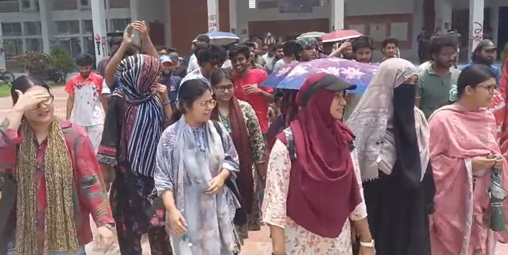 কুয়েটে ৩৭ শিক্ষার্থীকে শোকজের প্রতিবাদে বিক্ষোভ