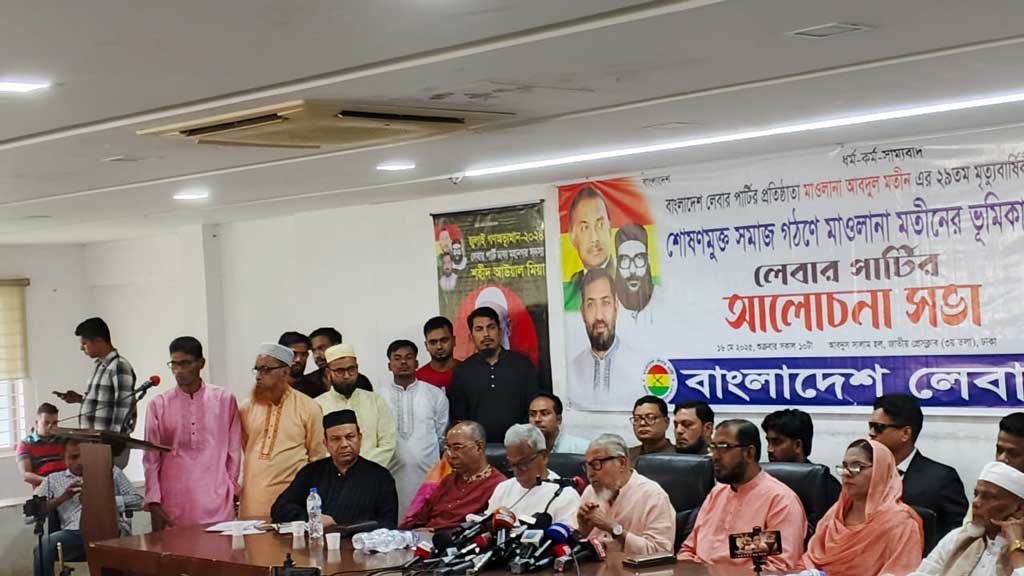 জাতীয় প্রেসক্লাবে আয়োজিত আলোচনা সভায় বক্তারা। ছবি: আজকের পত্রিকা