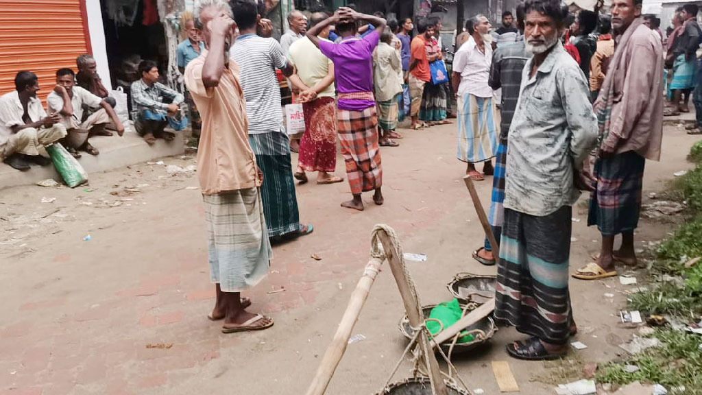 কাজে সুযোগের আকাল