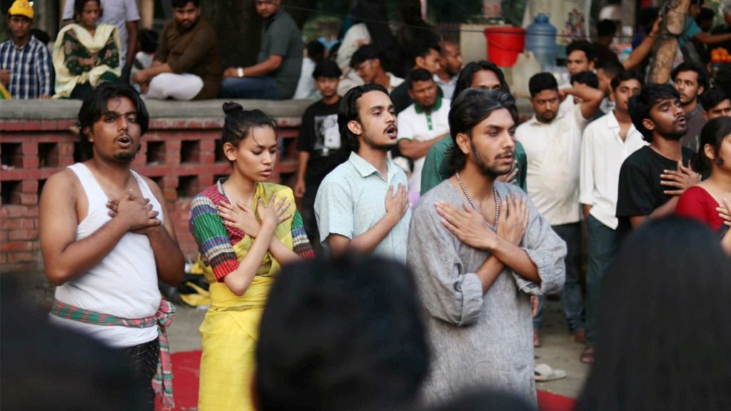 চা-শ্রমিকদের বঞ্চনার গল্পে পথনাটক ‘১৭০ টাকা’