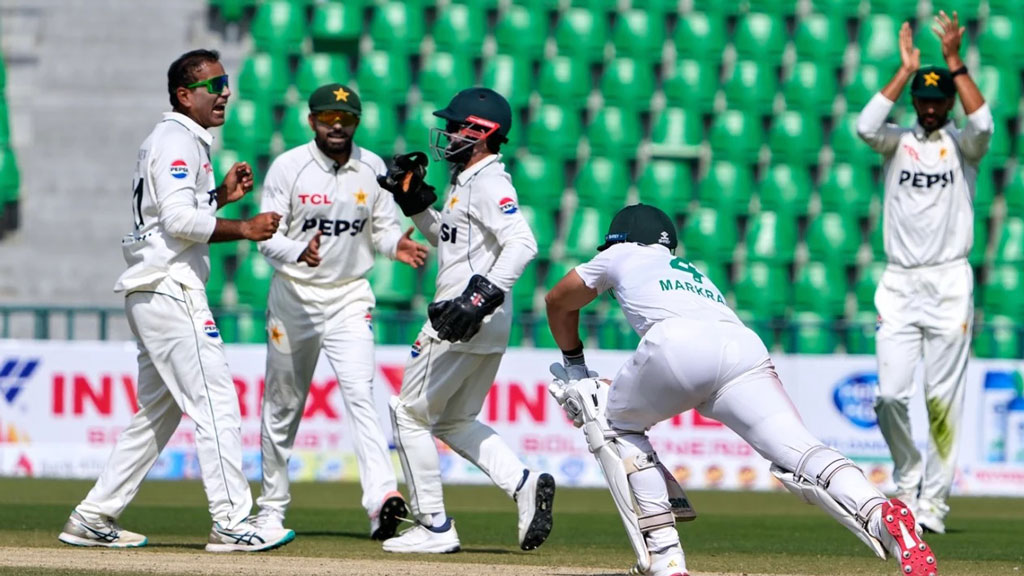 দক্ষিণ আফ্রিকার দরকার ২২৬ রান, পাকিস্তানের ৮ উইকেট