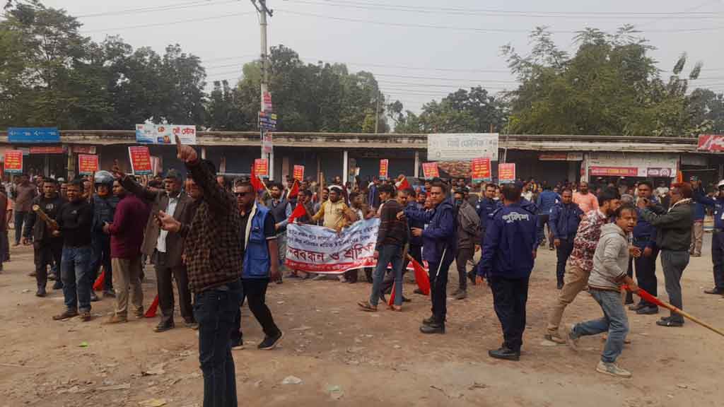 লালমনিরহাটে মোটর শ্রমিকদের দুই পক্ষের সংঘর্ষ, পুলিশসহ আহত ১০