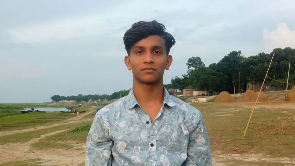 কুষ্টিয়ায় পীর হত্যা: বড় ভাই জেলে, গ্রেপ্তার আতঙ্কে স্কুলছাত্রের আত্মহত্যার অভিযোগ