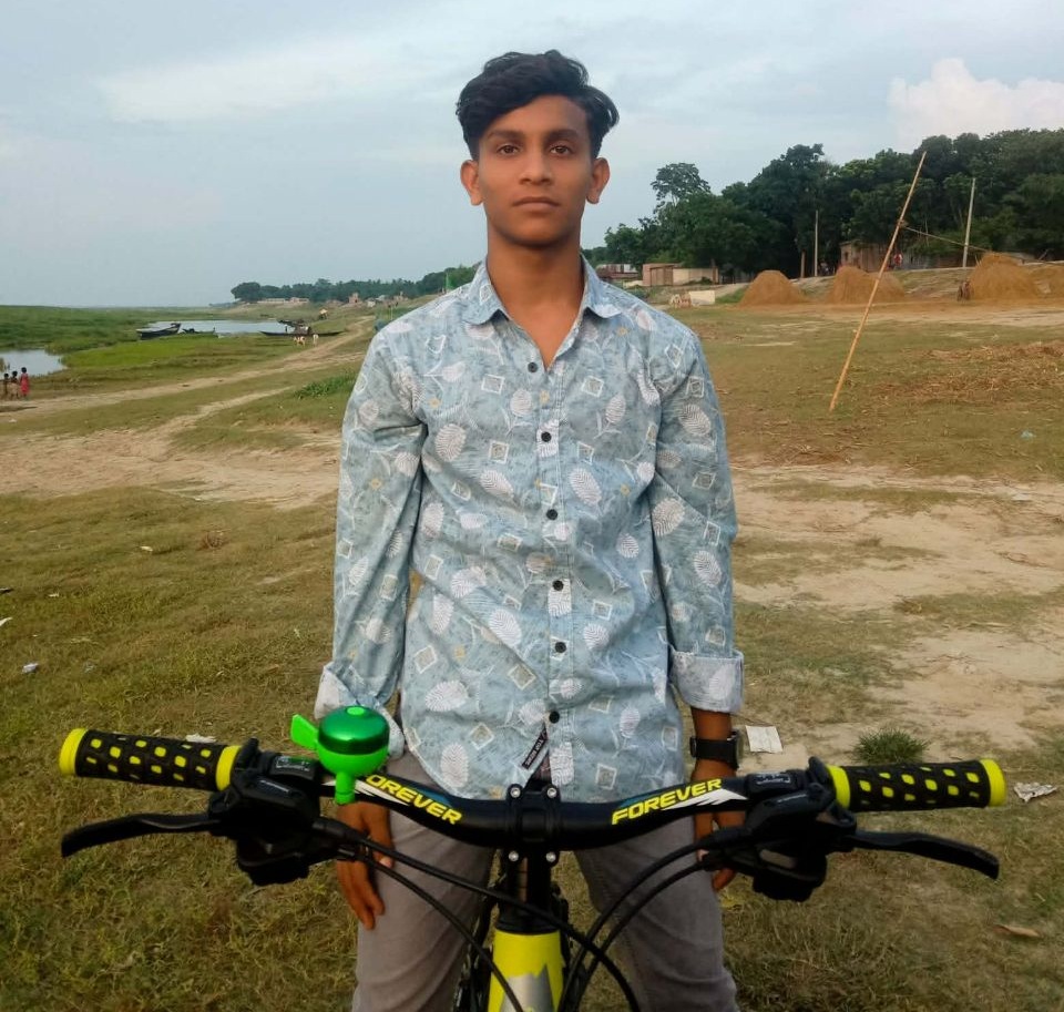 কুষ্টিয়ায় পীর হত্যা: বড় ভাই জেলে, গ্রেপ্তার আতঙ্কে স্কুলছাত্রের আত্মহত্যার অভিযোগ
