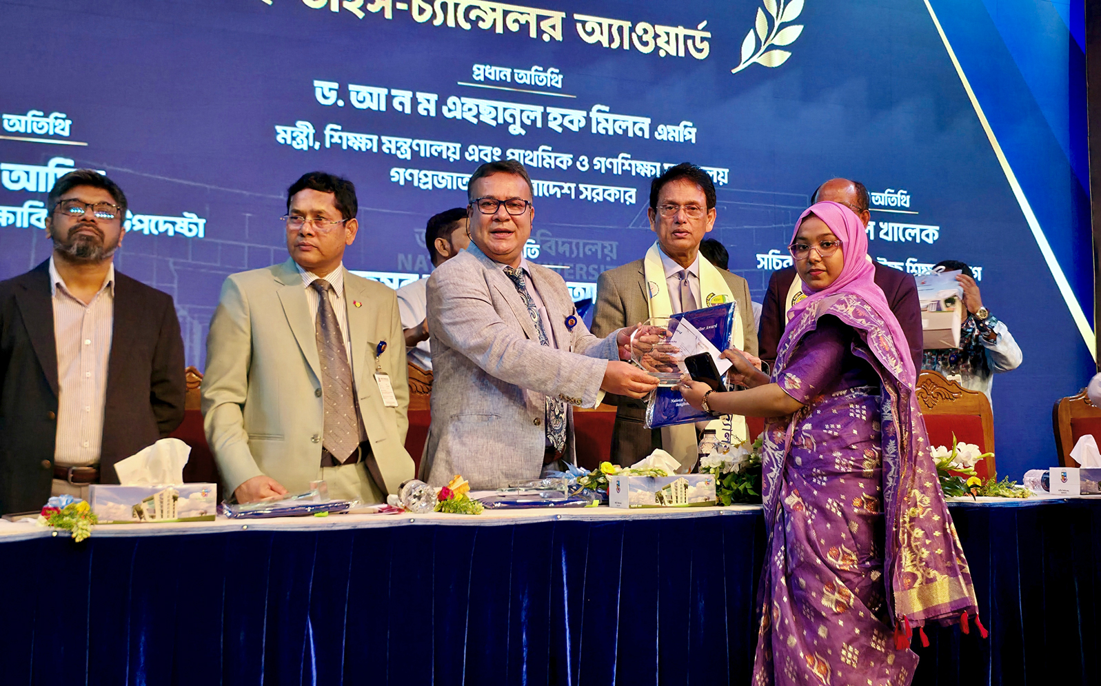 জাতীয় বিশ্ববিদ্যালয়ে সেরা ফল, ভাইস চ্যান্সেলর অ্যাওয়ার্ড পেলেন মানিকগঞ্জের লাবনী