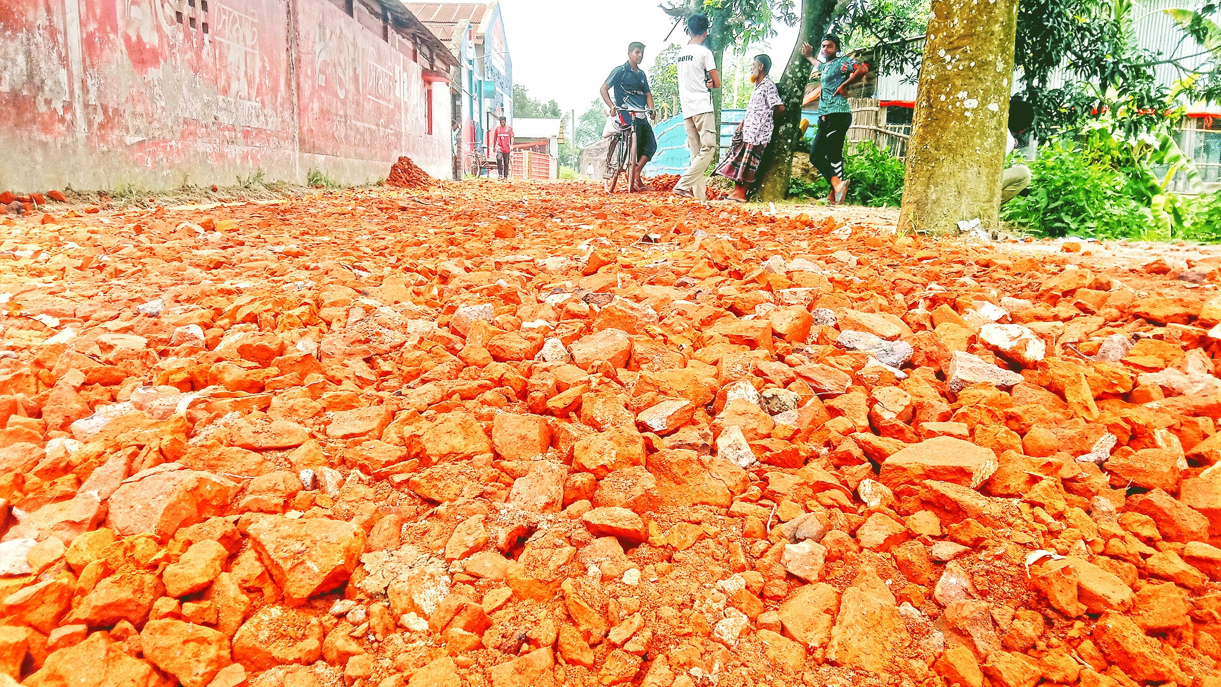 জয়পুরহাট-মোকামতলা: সড়কে নিম্নমানের কাজ