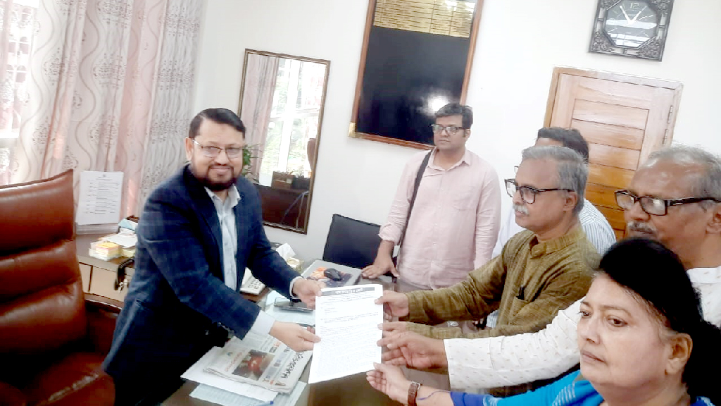 ১৪ দফা দাবি জানিয়ে ইসিতে স্মারকলিপি দিল বাম গণতান্ত্রিক জোট