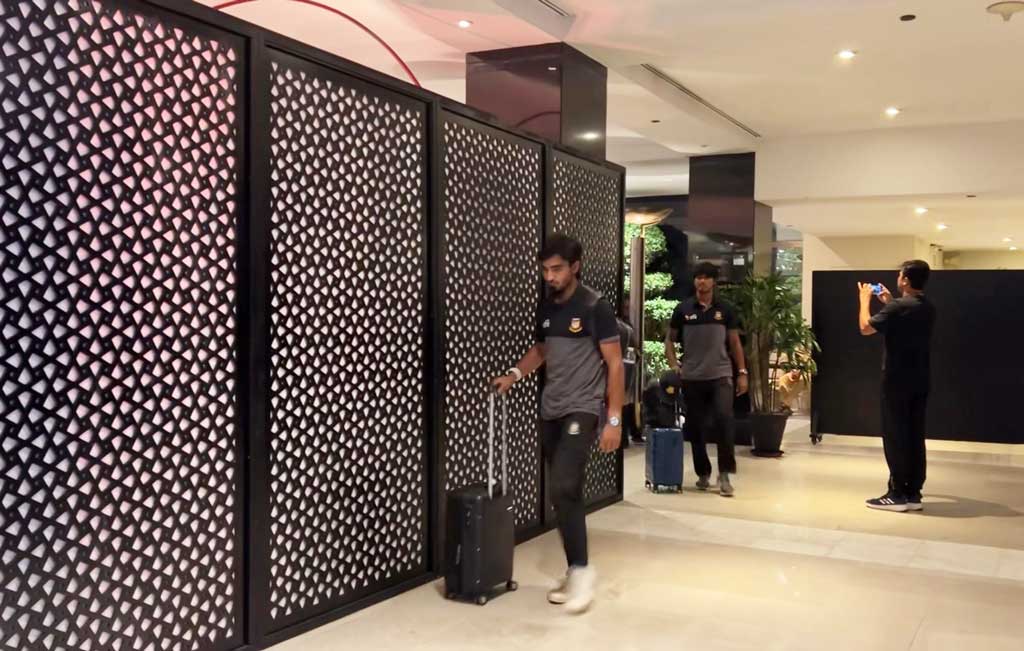 পাকিস্তানে পৌঁছেছেন তানজিম হাসান সাকিব। ছবি: ক্রিকেট পাকিস্তান
