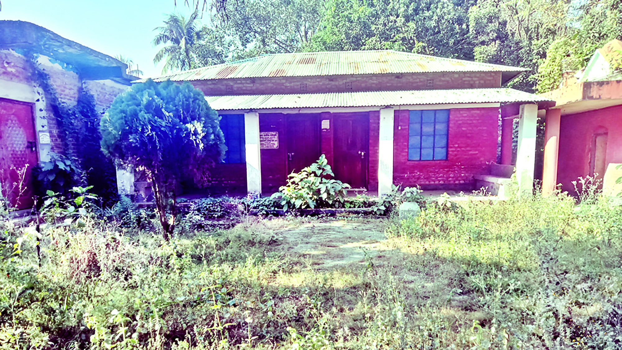 একসময়ের জ্ঞানের বাতিঘর আজ নিকষ কালো অন্ধকার