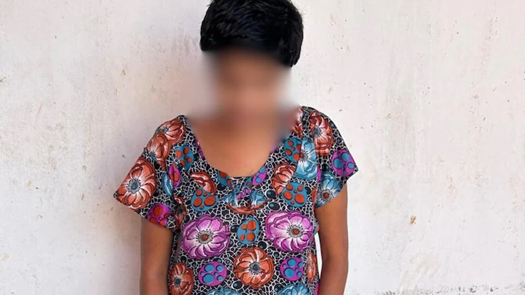 ২০ বছর অন্ধকারে বন্দী, মৃত্যুর হুমকিতে থেমে যাওয়া শৈশব-কৈশোর