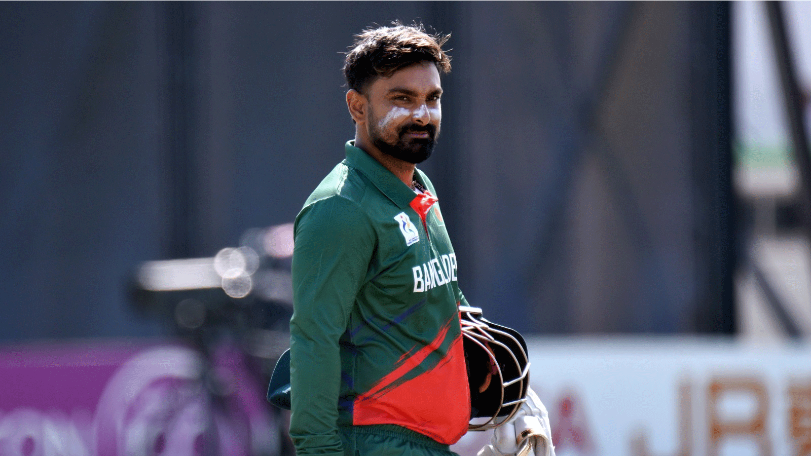 হারের ব্যাখ্যায় খাবারের অজুহাত দিলেন লিটন