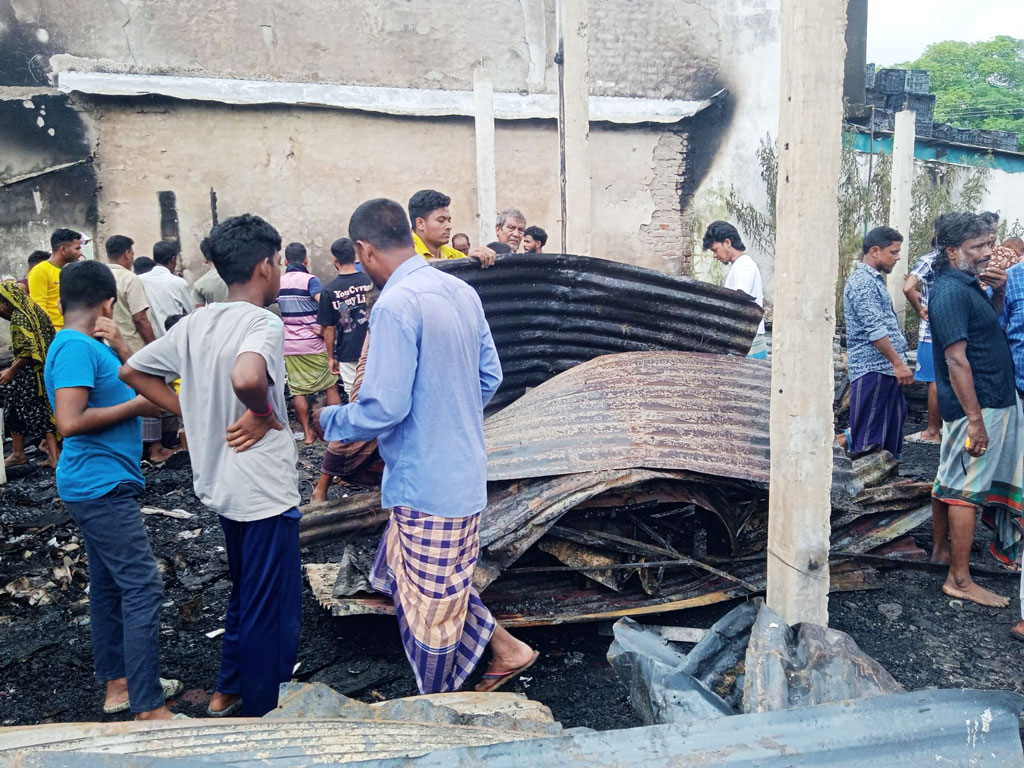 লাখাইয়ে আগুনে পুড়ল ৫ দোকান