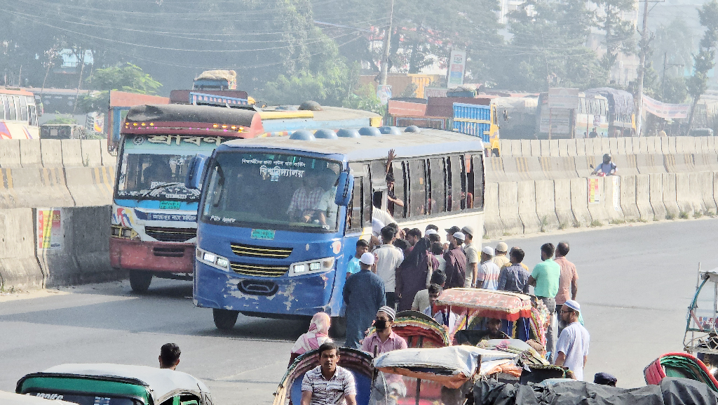 ঢাকা-চট্টগ্রাম মহাসড়কে নেই দূরপাল্লার যানবাহন