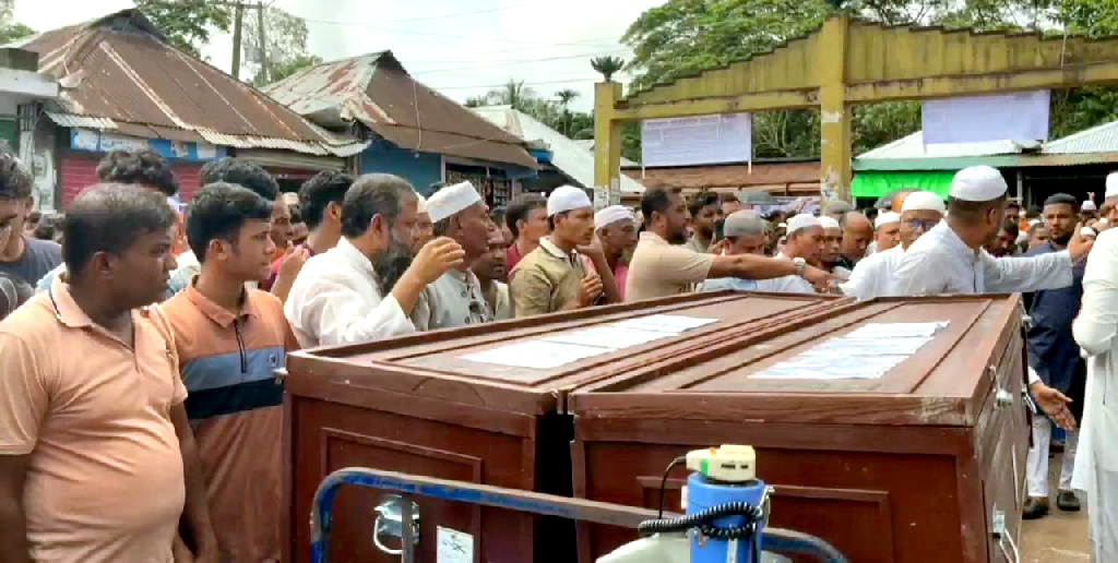 স্বপ্ন ফিরল কফিনে, লক্ষ্মীপুরে সহোদরকে চিরবিদায়