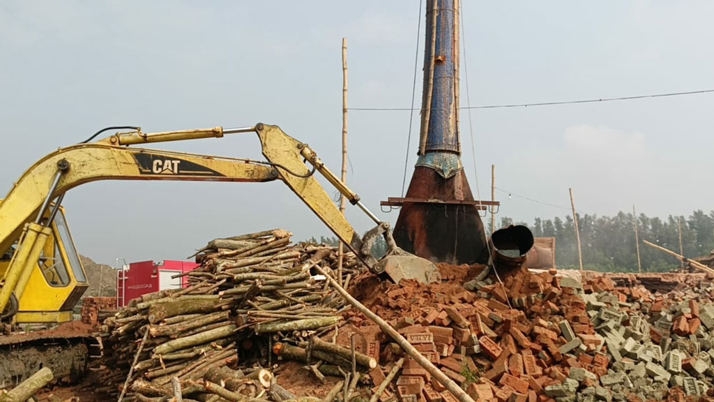 লক্ষ্মীপুরে অবৈধ ইটভাটা বন্ধে চলছে সপ্তাহব্যাপী অভিযান, বাধার অভিযোগে মামলা