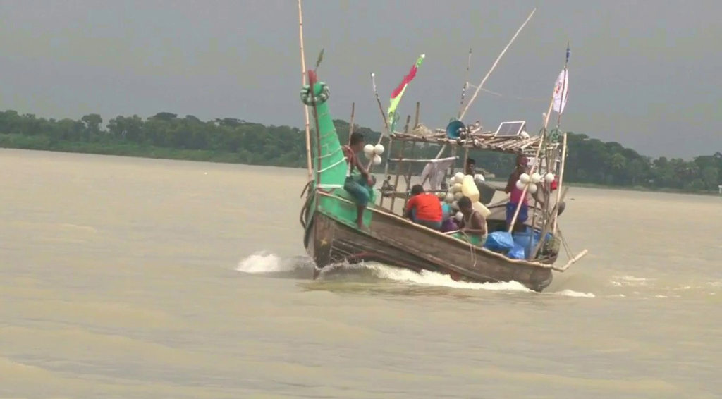 লক্ষ্মীপুরে নিখোঁজের ১৫ দিনেও সন্ধান মেলেনি ৪ জেলের, উৎকণ্ঠায় পরিবার
