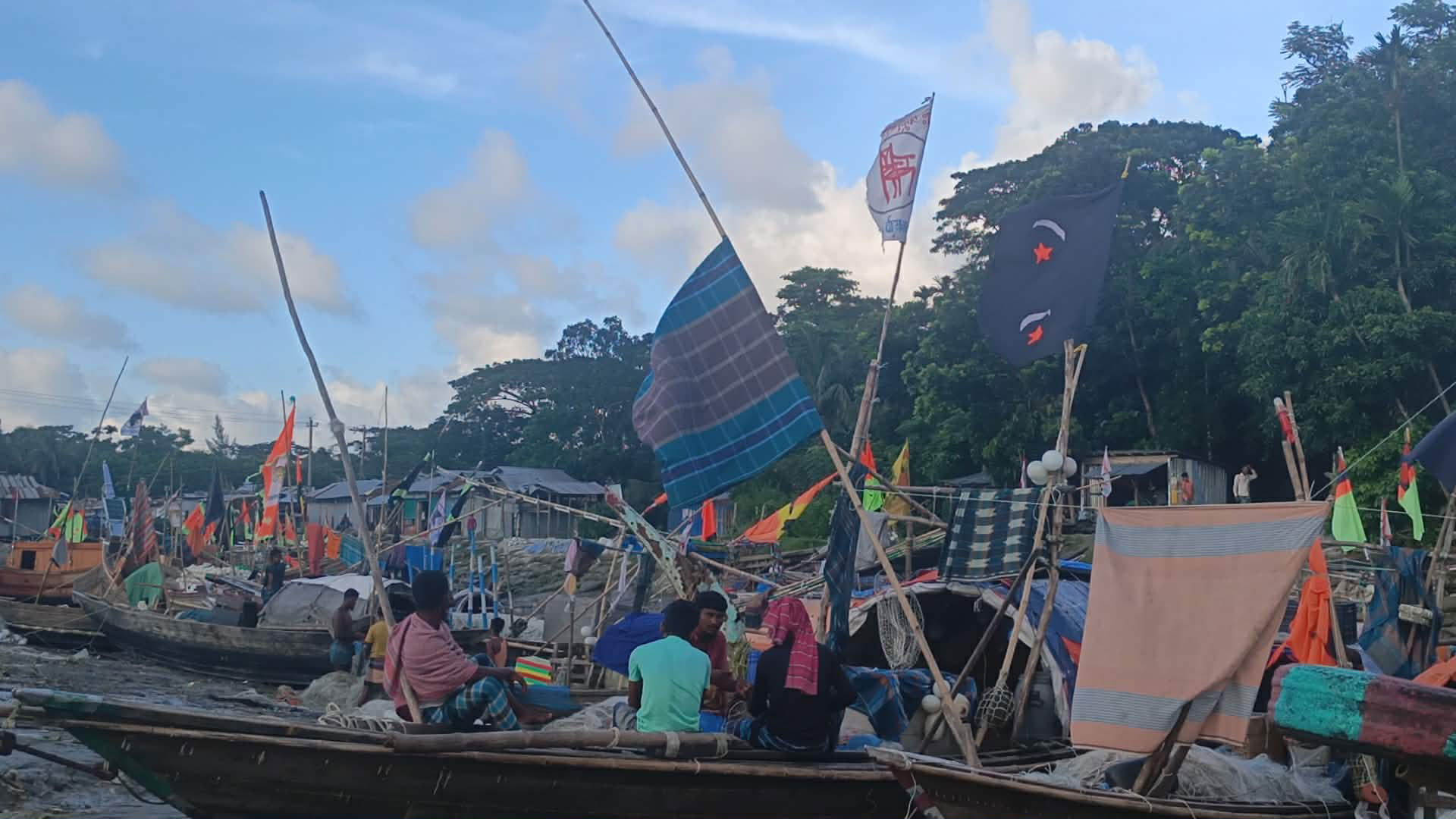 ভরা মৌসুমেও মেঘনায় ইলিশের আকাল, হতাশ জেলে-ব্যবসায়ীরা