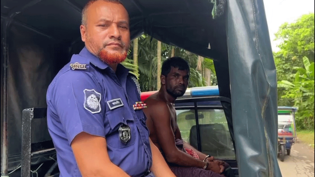লক্ষ্মীপুরে স্কুলে ঢুকে শিক্ষক-শিক্ষার্থীকে মারধর: আহত ২০, অভিযুক্ত গ্রেপ্তার