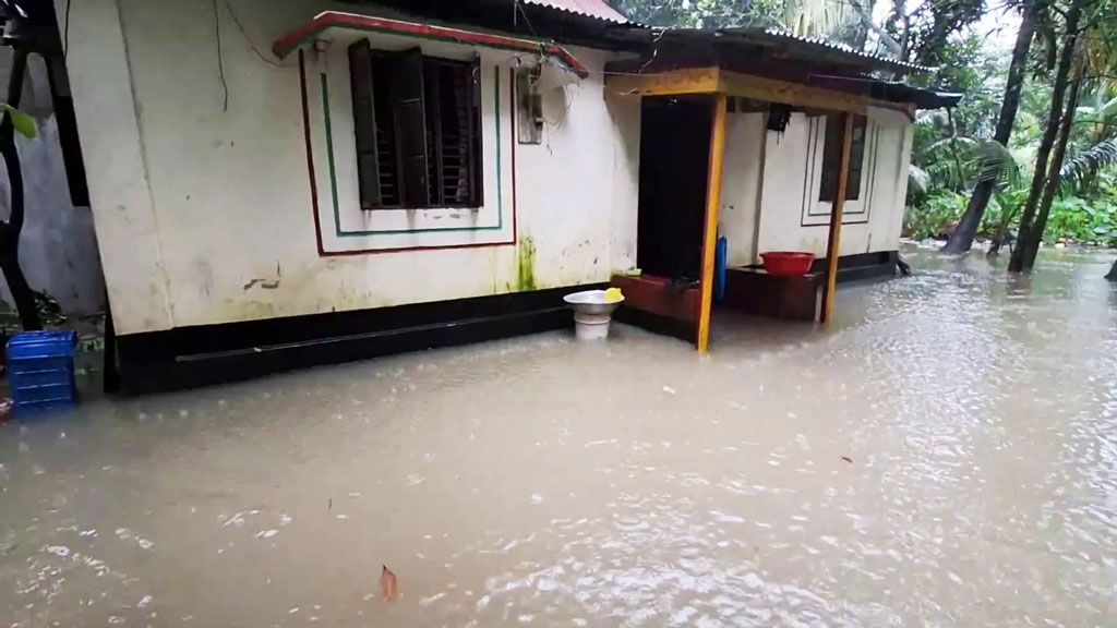লক্ষ্মীপুরে রেকর্ড বৃষ্টি, পানিবন্দী কয়েক হাজার মানুষ