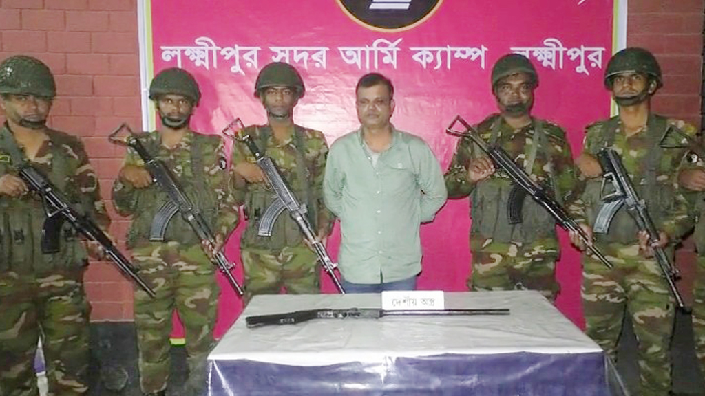 লক্ষ্মীপুরে সাবেক যুবদল নেতা অস্ত্রসহ আটক