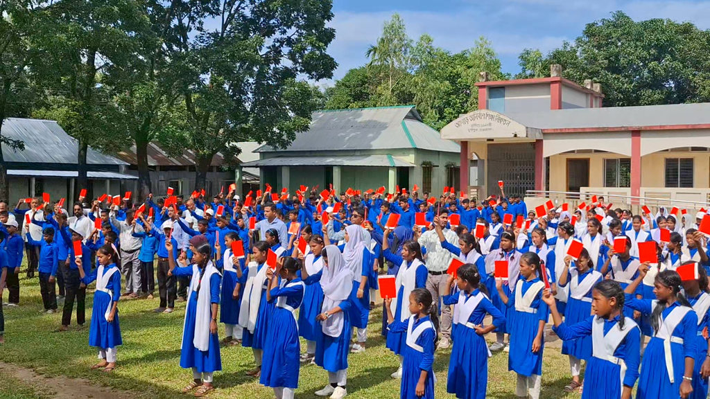 দুর্গাপুরে বাল্যবিবাহ, মাদককে লাল কার্ড দেখাল শিক্ষার্থীরা
